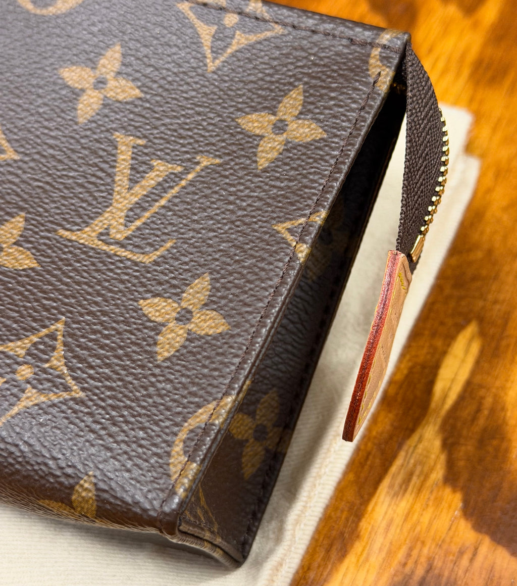 Louis Vuitton Monogram Toiletry Pouch 15 Discontinued Style