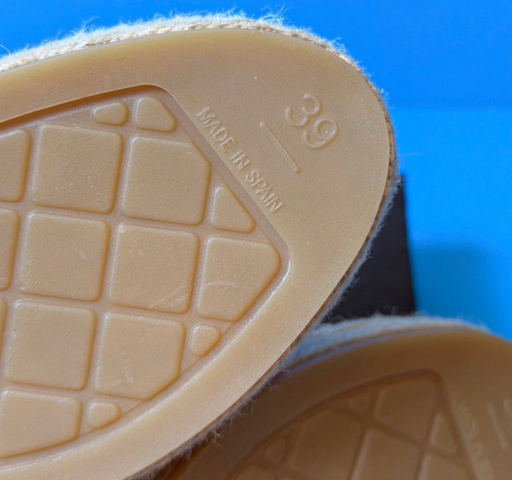 Chanel lambskin beige and black leather espadrilles size (39)
