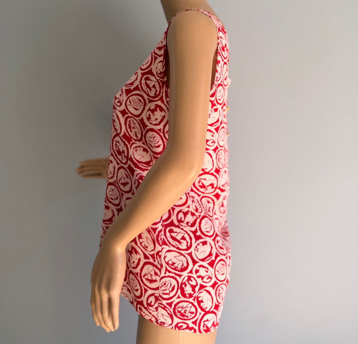 Vintage Chanel Red & Ivory Graphic Print Sleeveless Top Karl Lagerfeld Era Made in France (36)