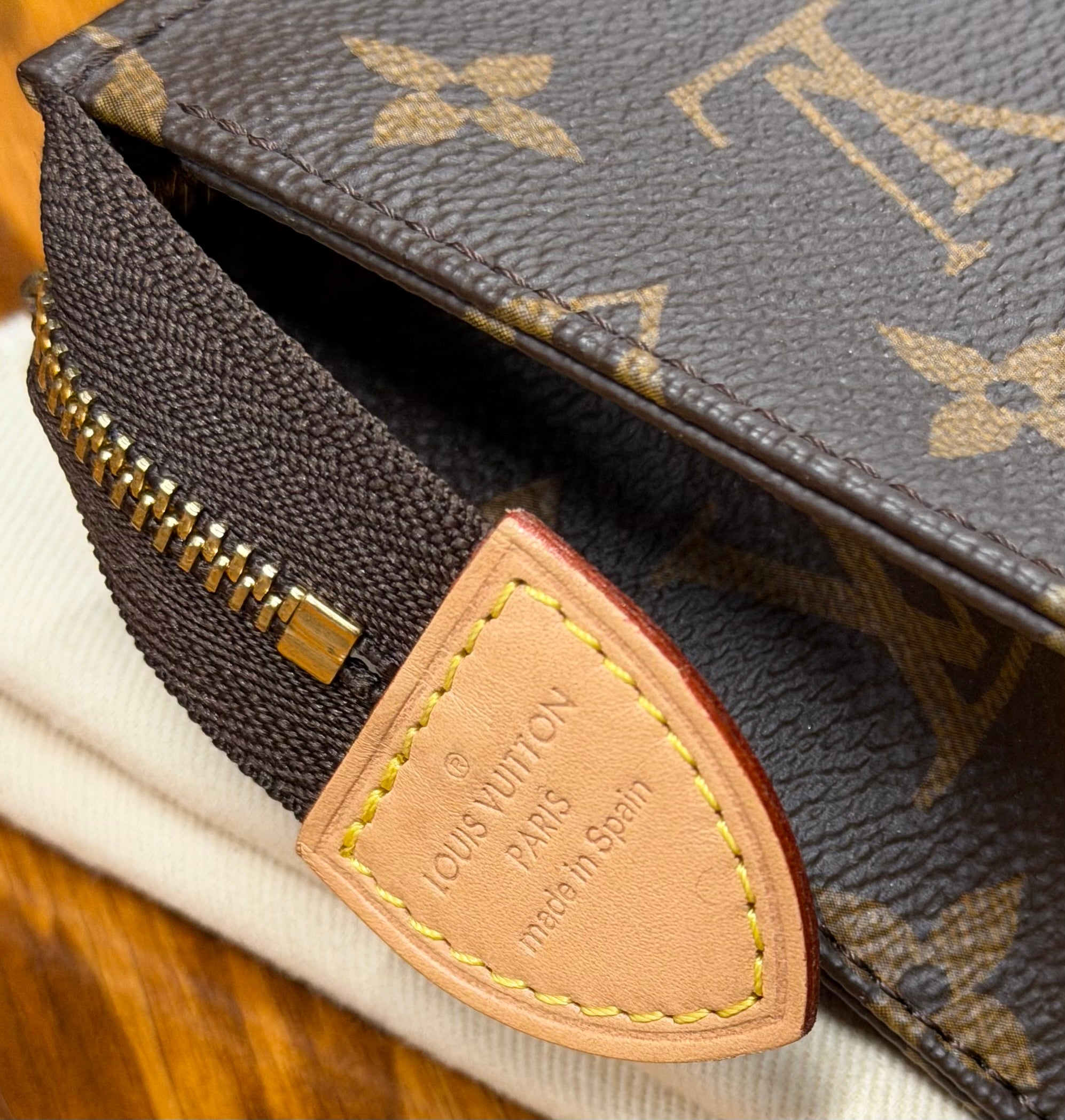 Louis Vuitton Monogram Toiletry Pouch 15 Discontinued Style