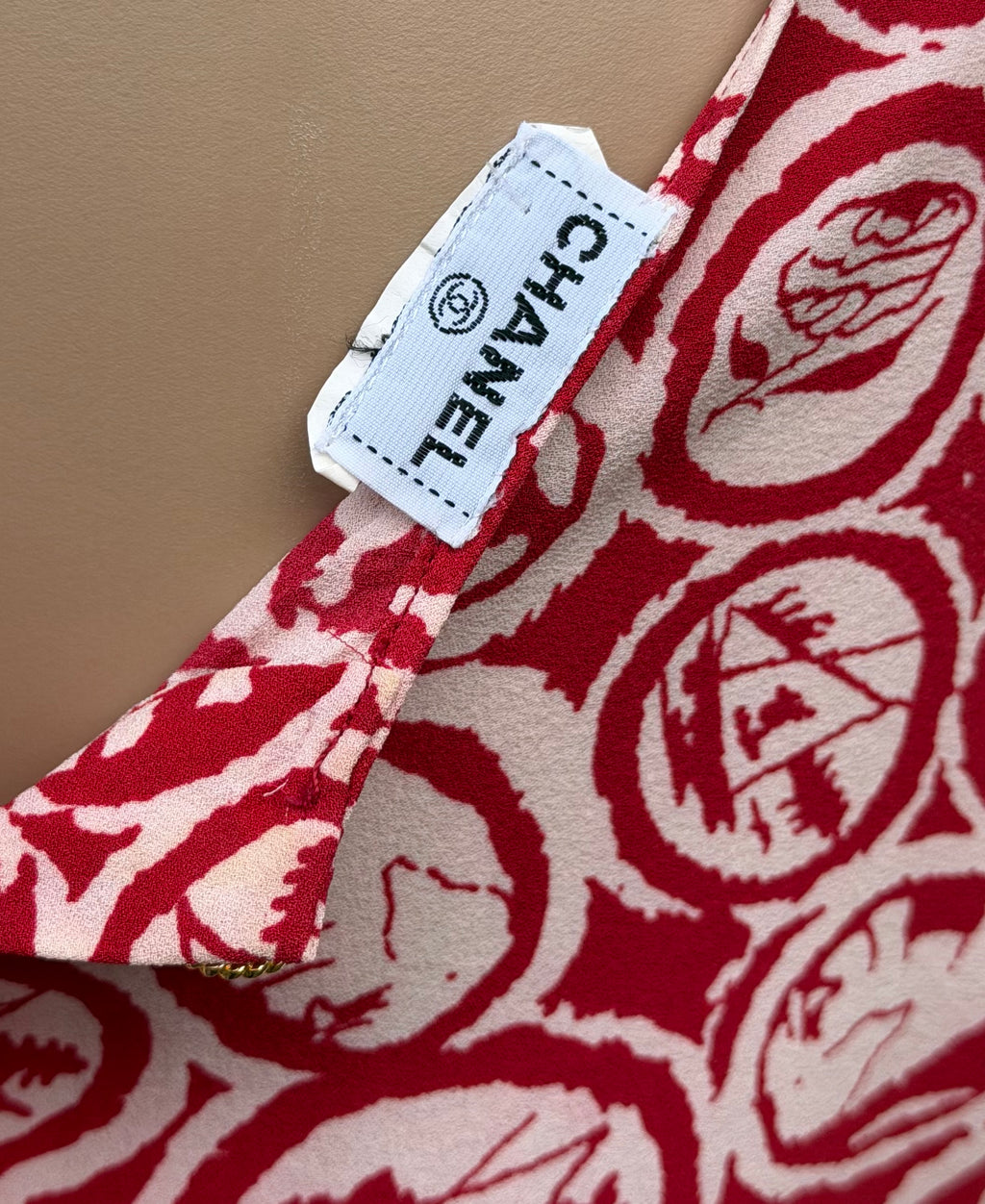 Vintage Chanel Red & Ivory Graphic Print Sleeveless Top Karl Lagerfeld Era Made in France (36)