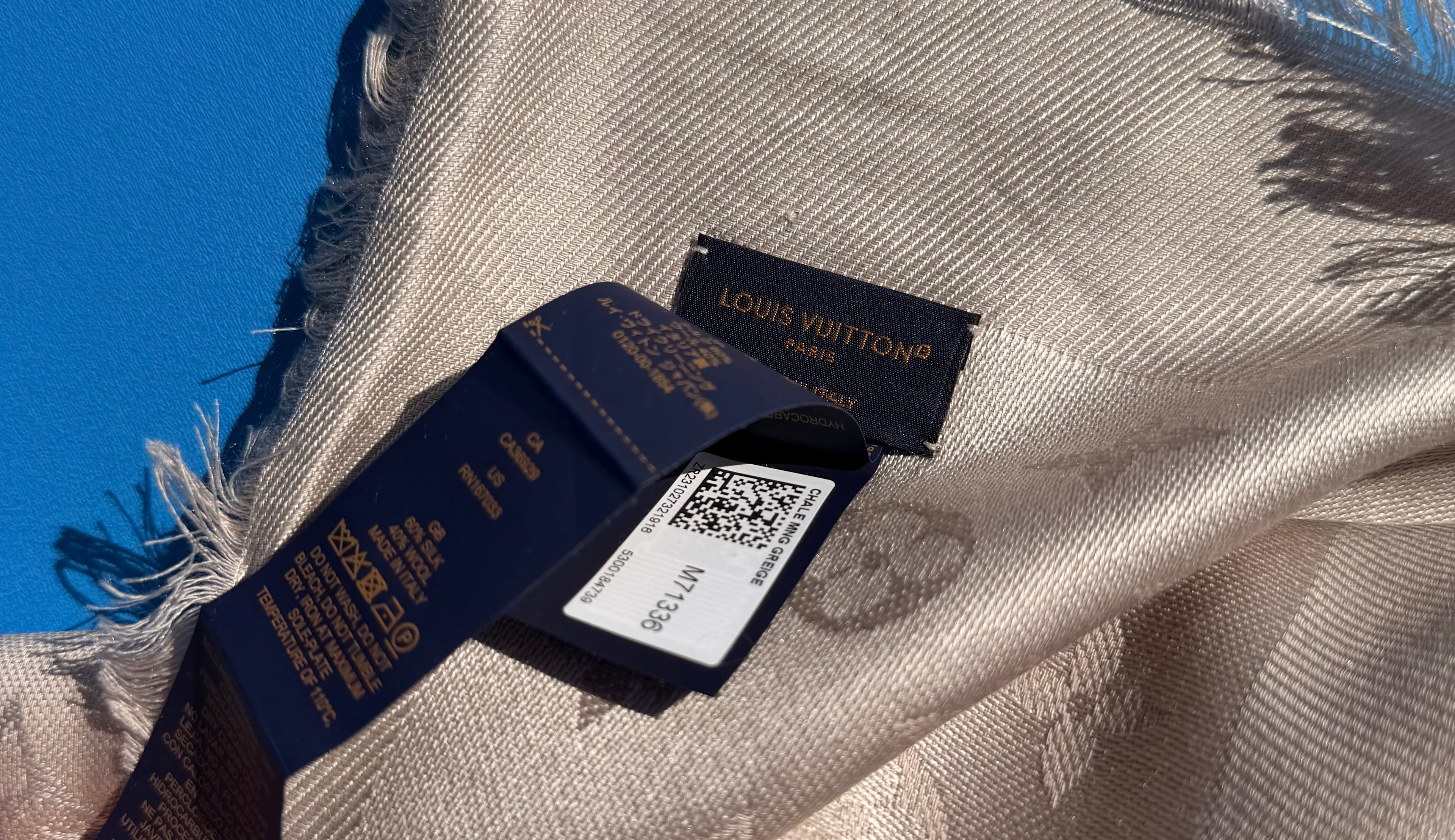 Louis Vuitton
Châle Monogram Silk Scarf