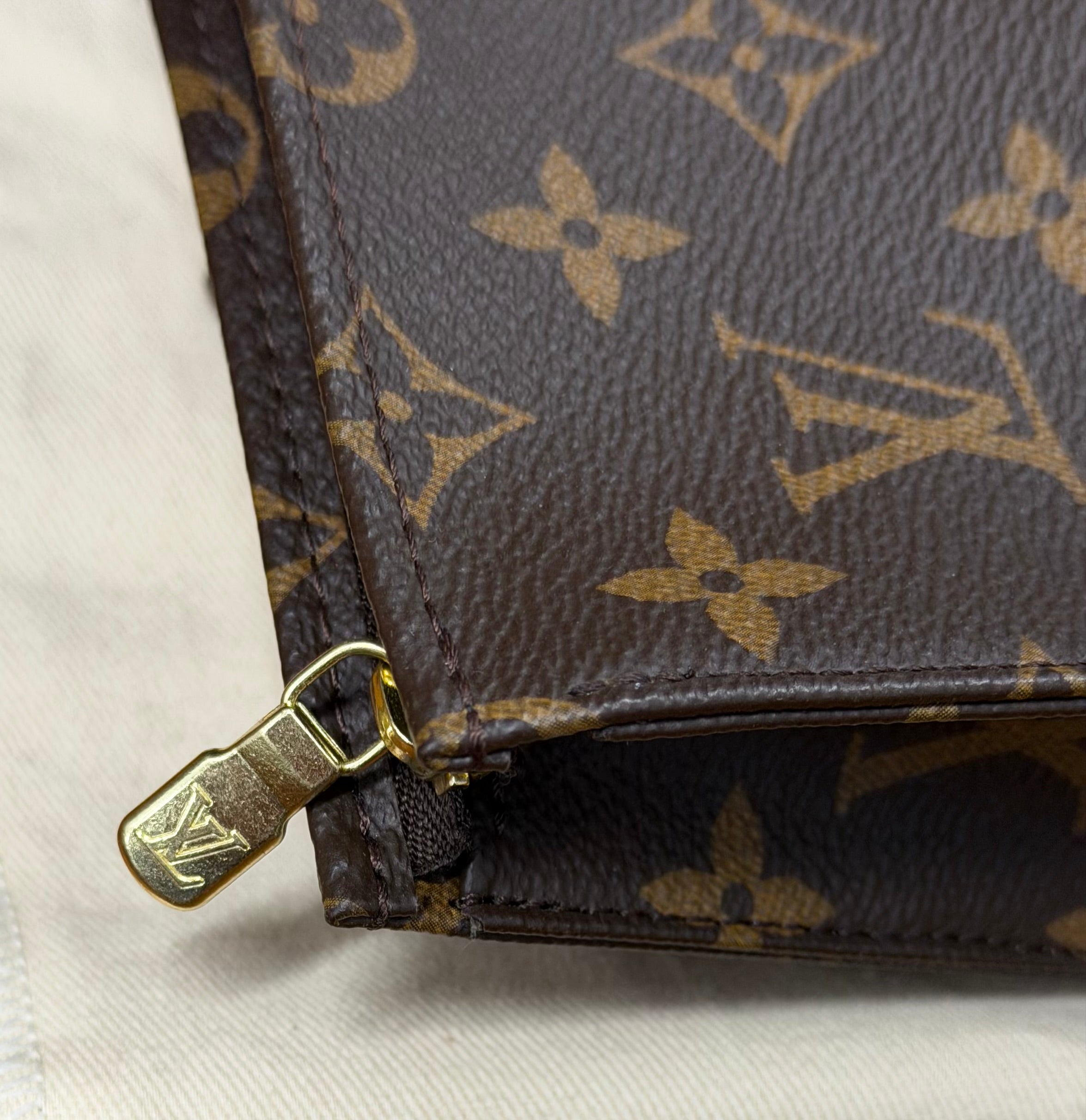 Louis Vuitton Monogram Toiletry Pouch 15 Discontinued Style