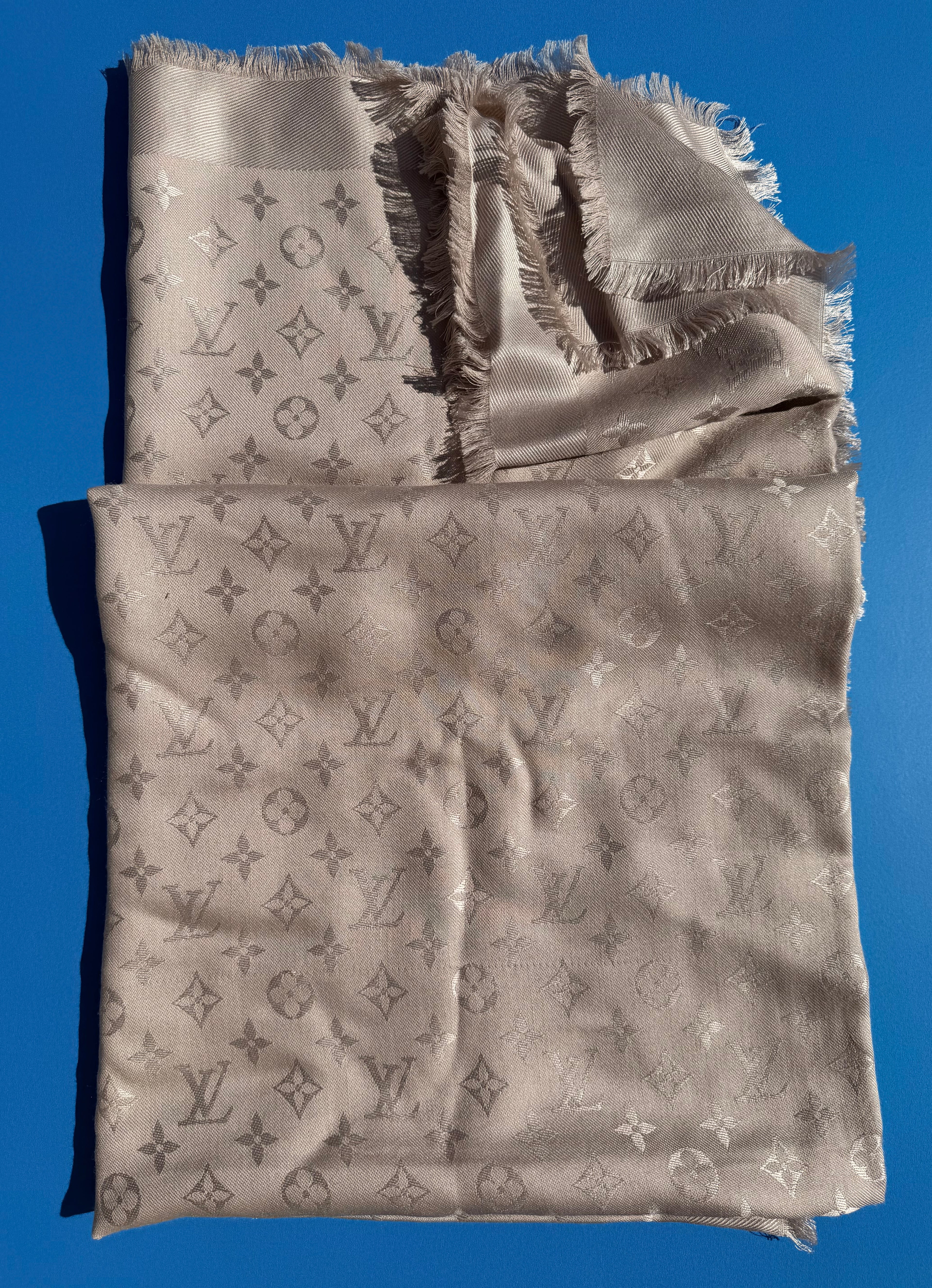 Louis Vuitton
Châle Monogram Silk Scarf